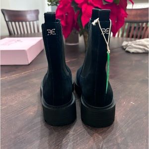 Sam Edelman waterproof Chelsae boot. NWT 8